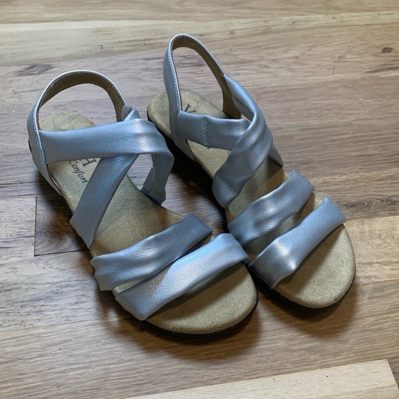 NWOT VJH Confort Silver Stretch Strappy Sandals Women’s 5.5 - Picture 1 of 9